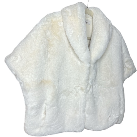 $450! La Fiorentina Faux Fur Cape Poncho Jacket with pockets Ivory One Size - Picture 1 of 7